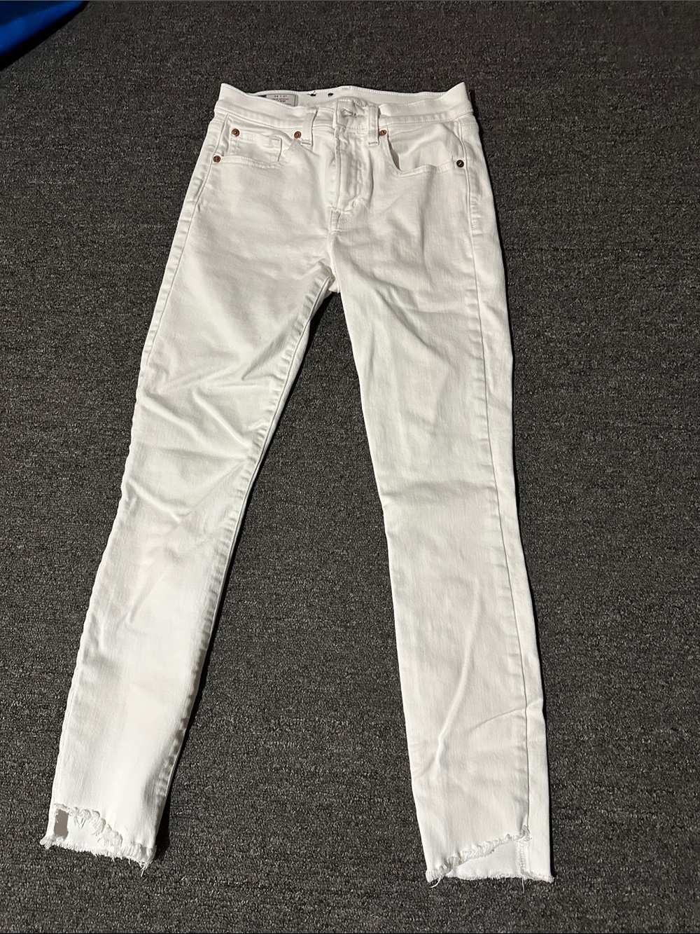 GAP White Women's Skinny Jeans with Raw Hem